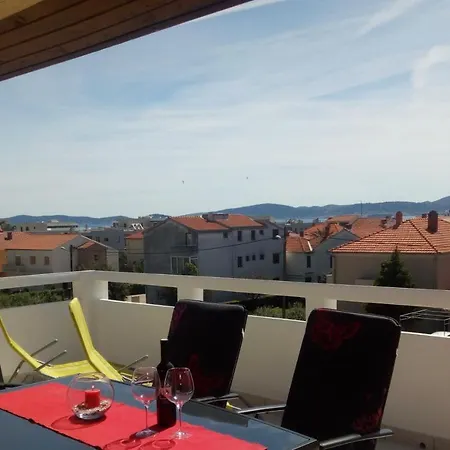 With A Parking Space - 14946